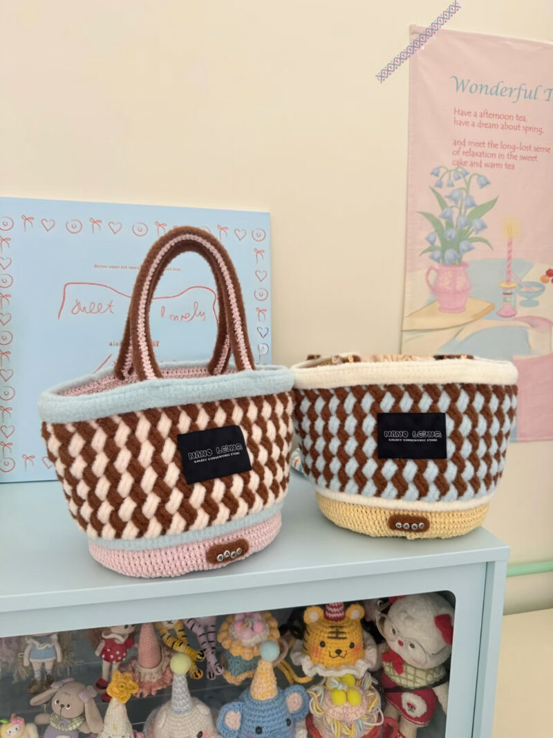 Crochet Canelé Texture Tote – Twill Check Knit Shoulder Accessory - Image 2