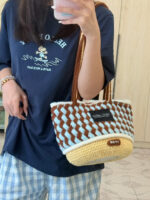 Crochet Canelé Texture Tote – Twill Check Knit Shoulder Accessory - Image 6