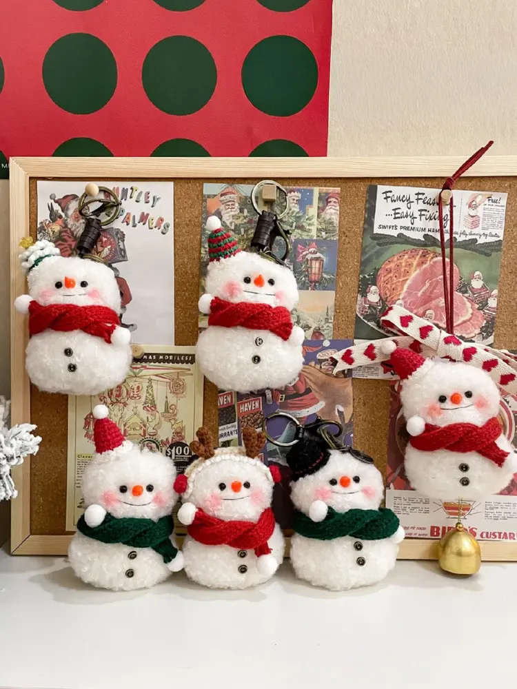 GZ00000-00074-750px(8) Crochet Snowman Figurine Charm – Handcrafted Winter Ornament & Car Accessory - Image 1