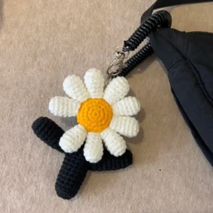 Crochet Daisy Figurine Charm – Handcrafted Floral Keychain