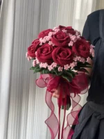Crochet Red Rose Arrangement – Handcrafted Wedding Décor - Image 3