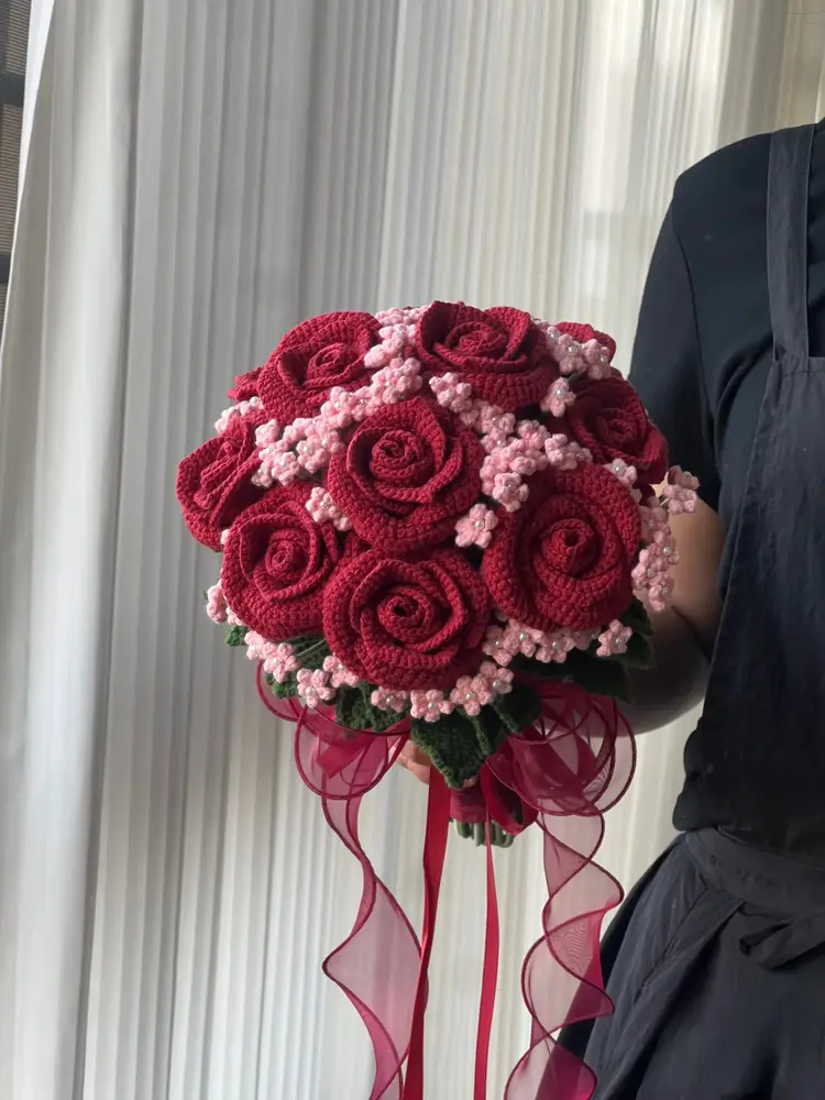 GZ00000-00107-750px(4) Crochet Red Rose Arrangement – Handcrafted Wedding Décor - Image 1