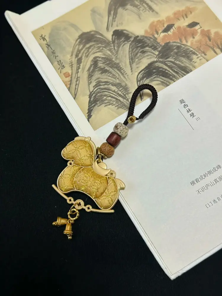 SJ00000-00078-750px(1) Song Brocade Horse Charm – Immediate Fortune - Image 1