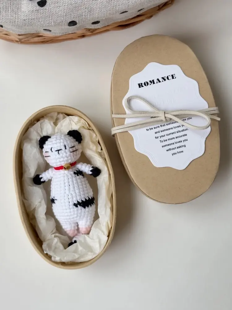 GZ00000-00152-750px Crochet Cat Keychain Set – Handcrafted Gift Box - Image 1