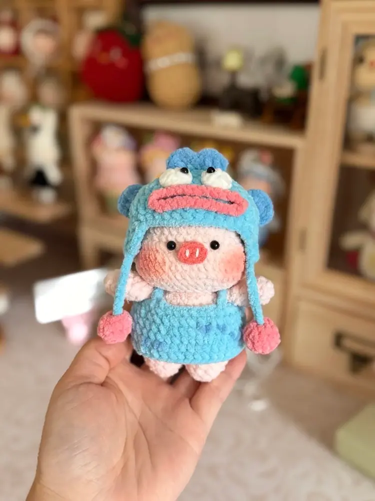 GZ00000-00160-750px(1) Crochet Fish Mascot – Whimsical Knit Figurine - Image 1